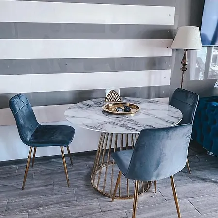 Luxury T Mamaia