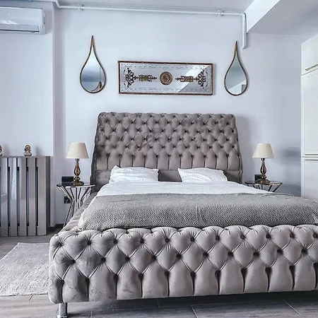 Luxury T Mamaia